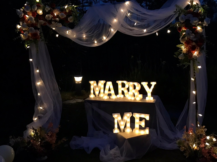 Wedding Stage for Decorating Flowers